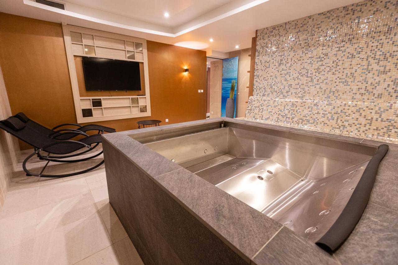Arena Apartments Хавличкув Брод Екстериор снимка